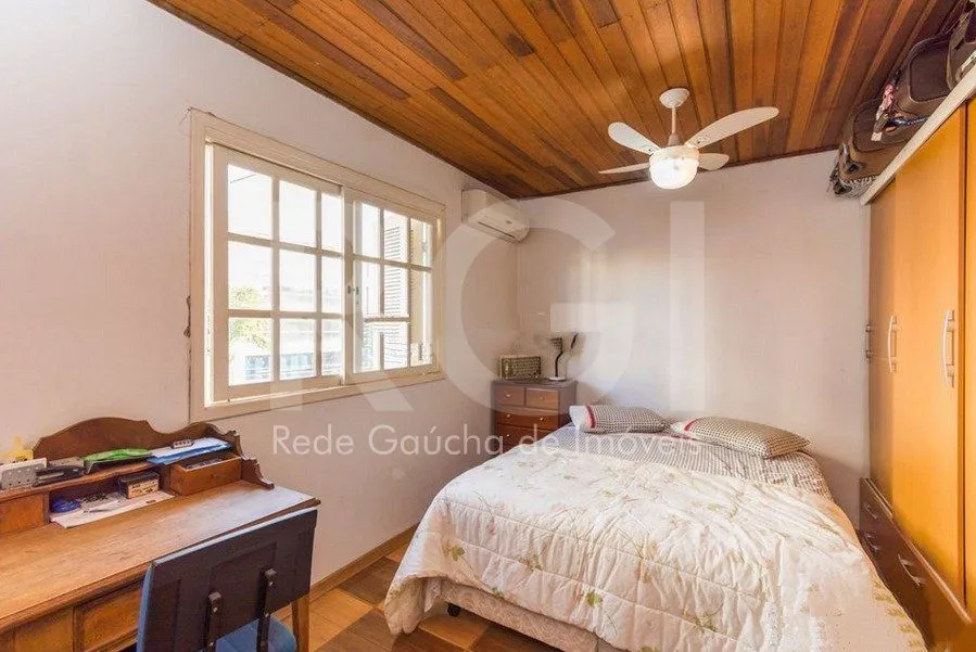 Imagem Casa 3 dormitórios à venda Menino Deus Porto Alegre/RS