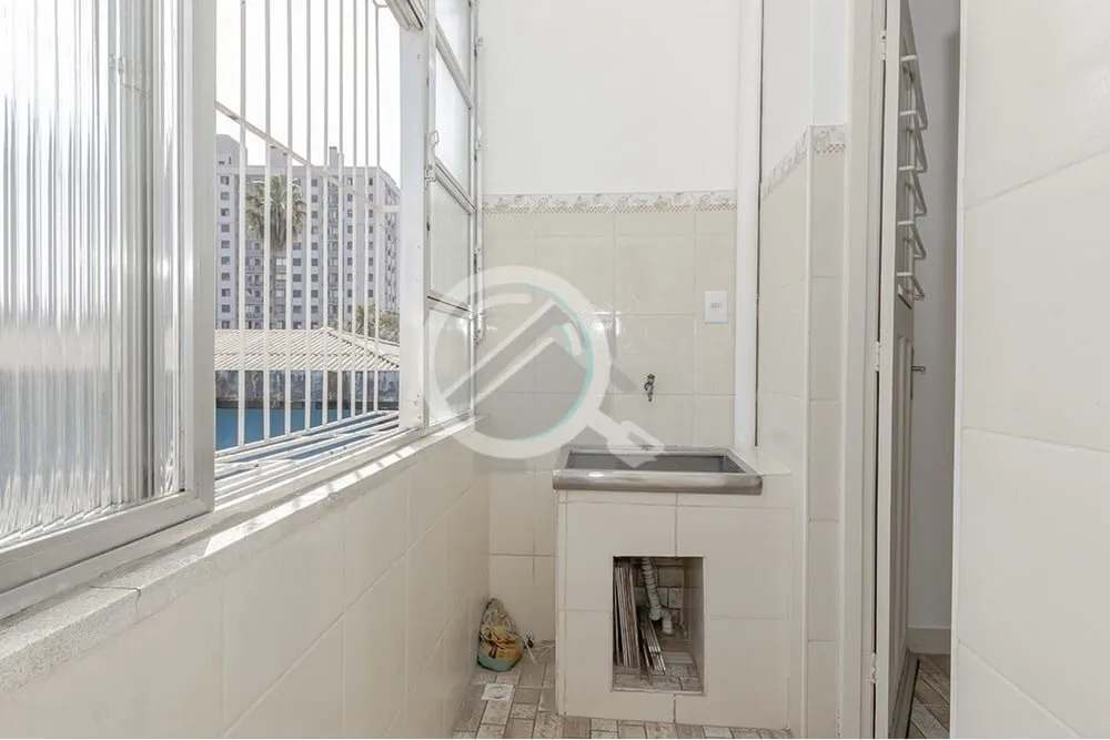Imagem Este encantador apartamento no segundo andar está localizado na Rua General Caldwell. Com dois dorm...