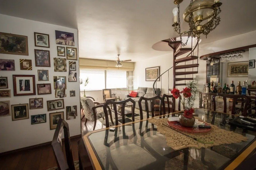 Imagem Cobertura para Venda - 237.88m², 3 dormitórios, sendo 1 suites, 2 vagas - Moinhos de Vento