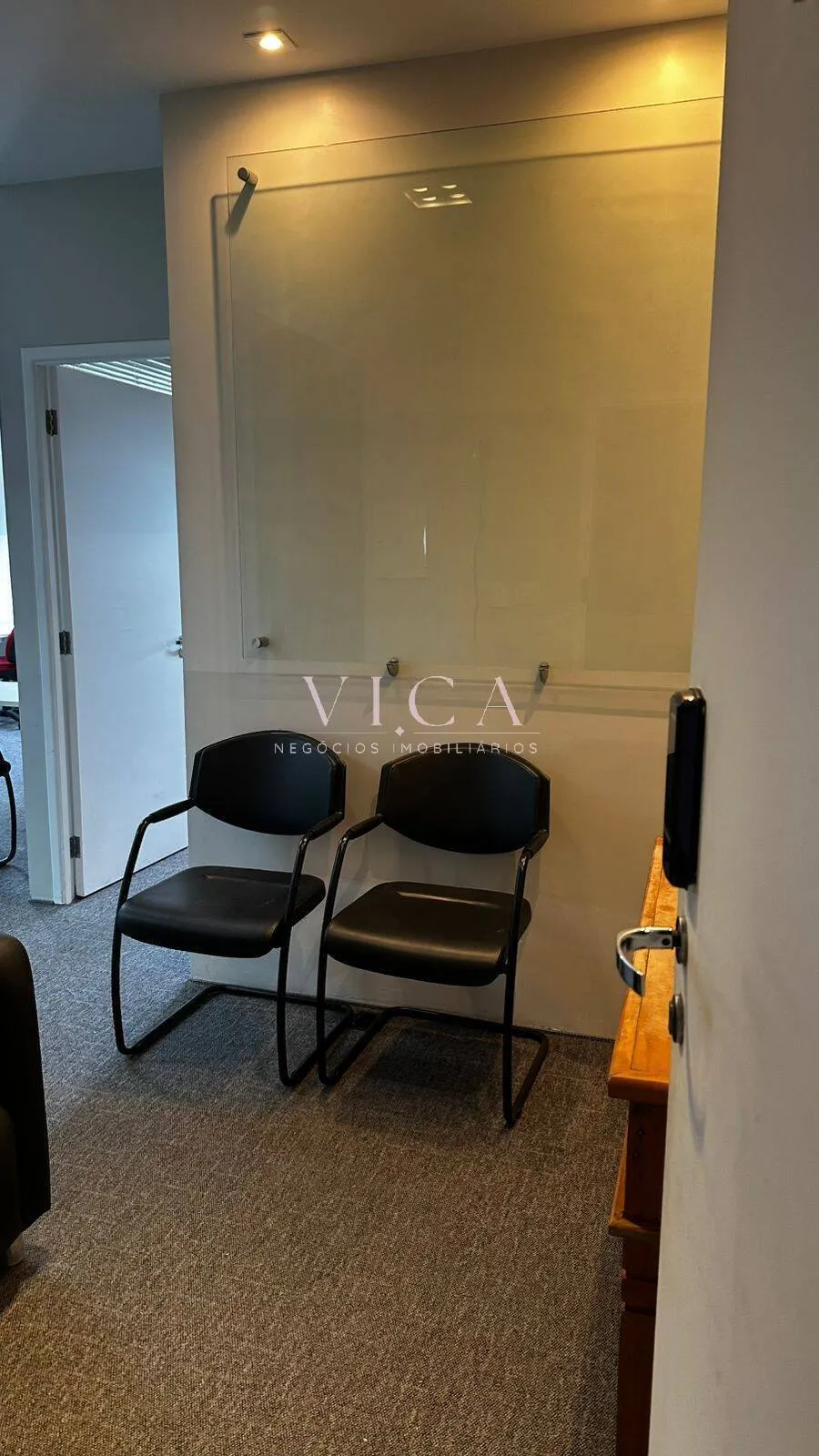 Imagem Sala mobiliada 61m² para venda por R$ 620.000,00 - Alphaville/SP