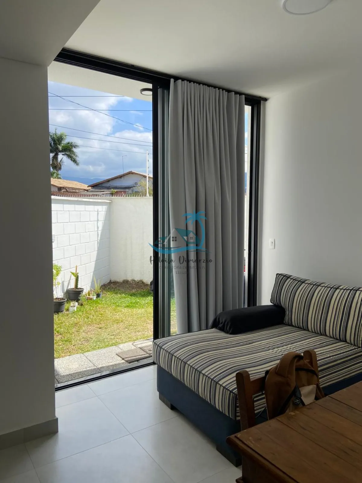 Imagem Casa nova com 2 suítes a venda em condomínio fechado a 500 metros da orla do Itaguá em Ubatuba