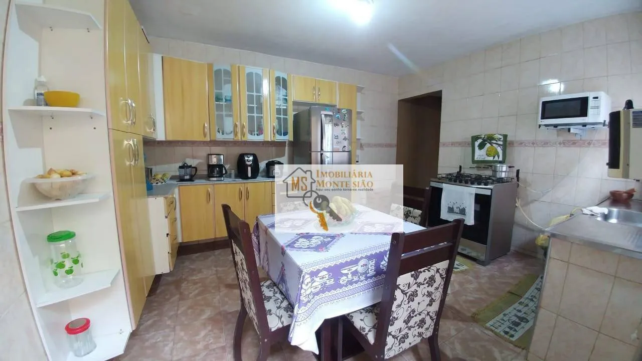 Imagem Sobrado com 4 dormitórios à venda, 190 m² por R$ 530.000,00 - Cidade Soberana - Guarulhos/SP