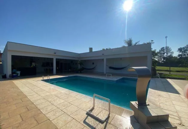 Imagem Casa Térrea de 3 Dormitórios e Piscina - 430m² por R$ 8.500 no Vale do Lago