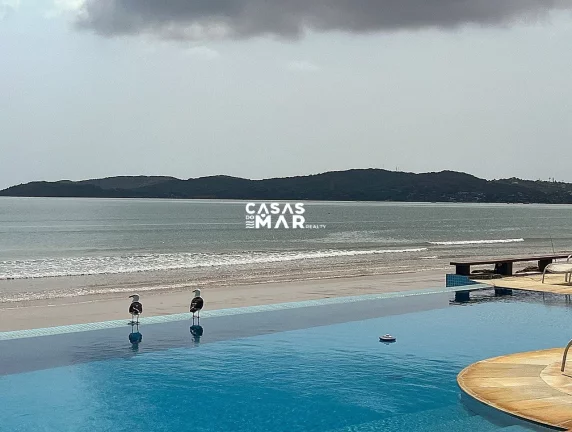 Imagem Residência de luxo à beira-mar em condomínio exclusivo na Praia Rasa, Armação dos Búzios-RJ: 3 suítes, 3 salas, 6 vagas.