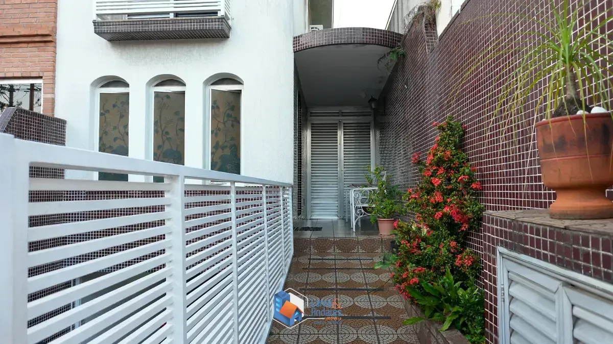 Foto do imóvel Sobrado para venda em Vila Madalena com 3 quartos, sendo 1 suíte, 322m² em Rua Caminha de Amorim