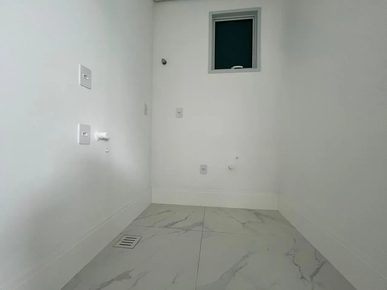 Imagem Apartamento com vista para o mar à venda com 243m2 por R$ 3.645.000,00