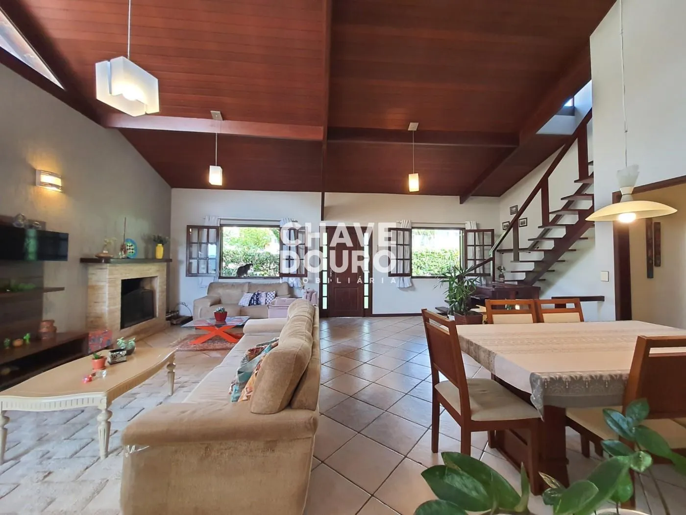 Imagem Linda casa no estilo colonial com lazer no centro da cidade!
