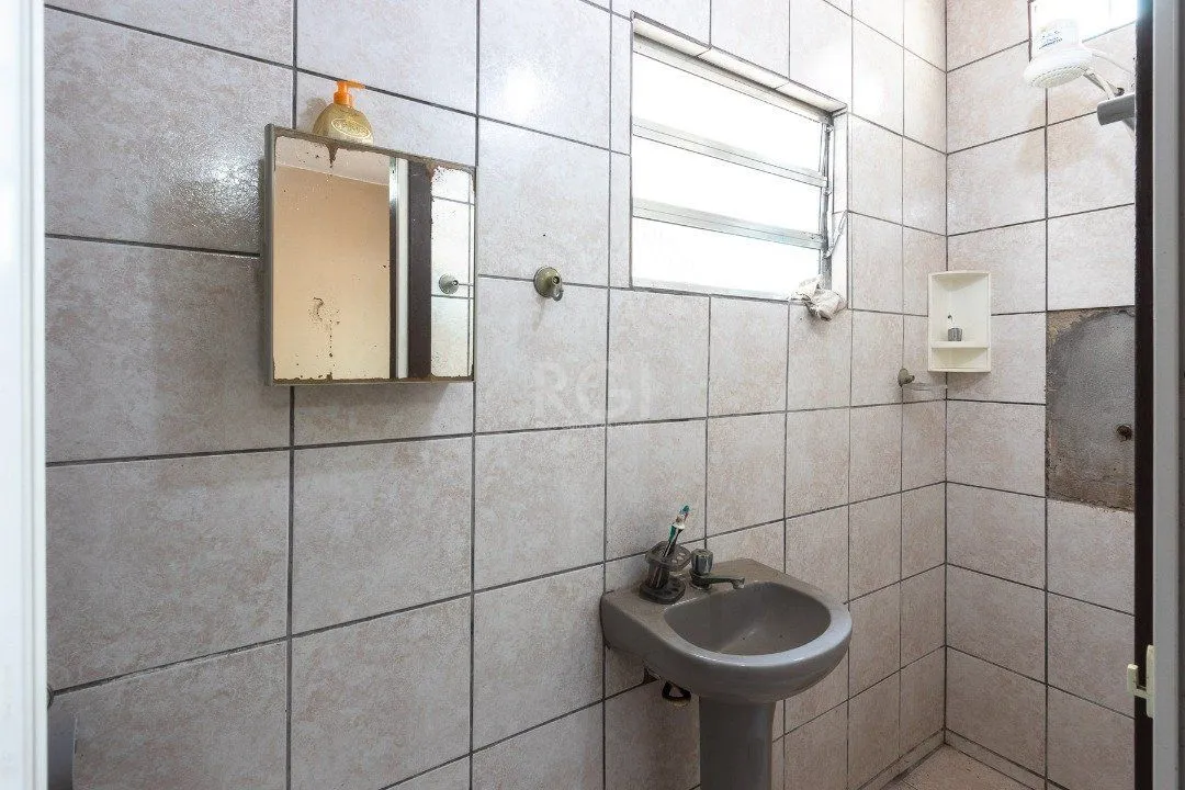 Imagem Casa para Venda - 149.99m², 6 dormitórios, sendo 2 suites, Nonoai
