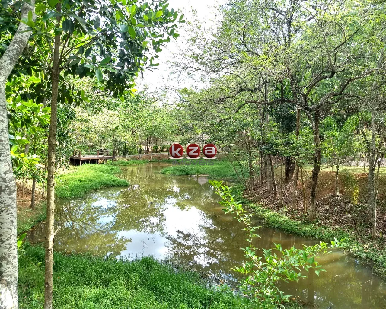 Imagem Terreno a venda em Condomínio de Luxo em Valinhos-SP, Residencial Vila Lombarda - 1.017,28m² de Área