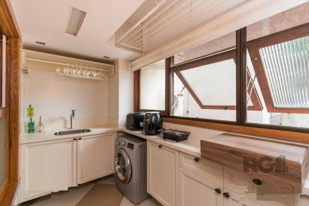 Imagem Vende-se luxuoso apartamento 3 quartos com suíte, com dependência completa, 2 vagas cobertas, próximo da Encol - 204m² - Bela Vista