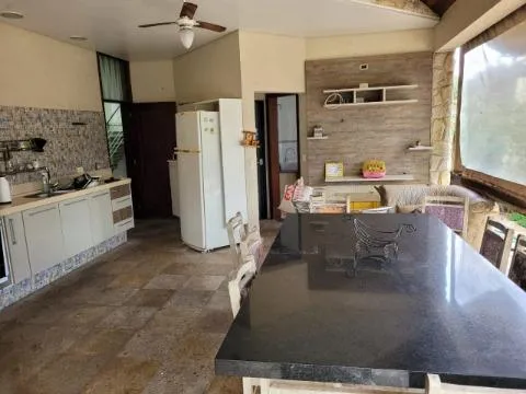 Imagem VENDA SOBRADO CONDOMÍNIO ARUJÁZINHO 5, Excelente imóvel, com A/T 634m² A/C 587m² distribuídos em 04 suítes sendo 01 máster com hidro. CONSULTE-NOS.