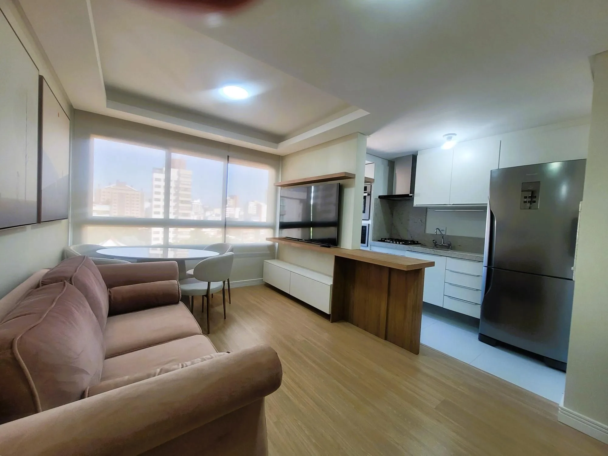 Imagem Excelente apartamento 2 dormitórios semi mobiliado no Mont`t Serrat