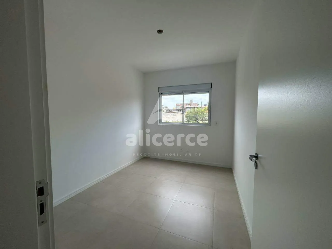 Imagem Apartamento Garden à venda com 3 quartos 1 suíte, 84,64m² em Capoeiras Florianópolis