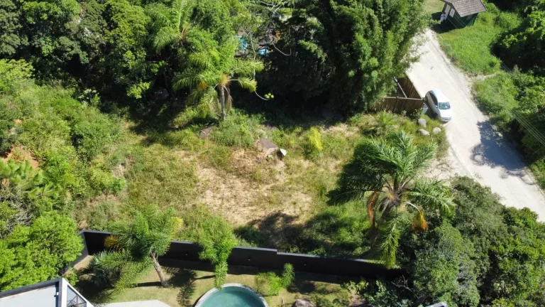 Imagem Terreno Único com Vista Deslumbrante para a Lagoa e Montanhas!