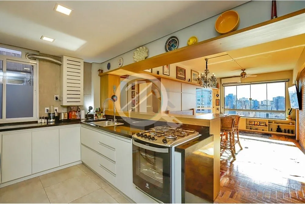 Imagem Apartamento Reformado à Venda no Centro de Rio Grande do Sul Descubra o charme de um apartamento re...