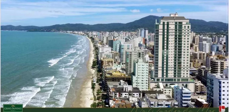 Imagem Apartamento com 4 suítes e 2 vagas de garagem no Centro em Itapema/SC