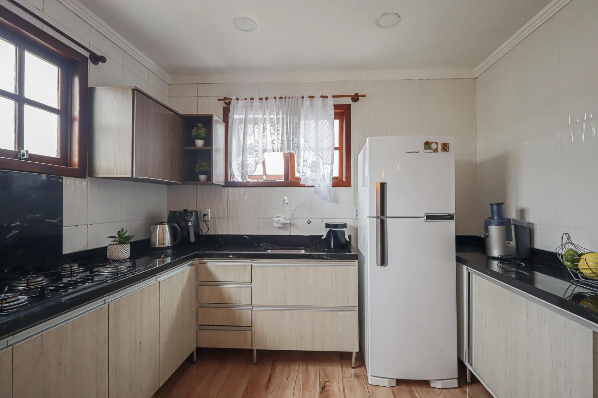 Imagem Casa semi mobiliada, 4 dormitórios no Bairro Jardim Sabará