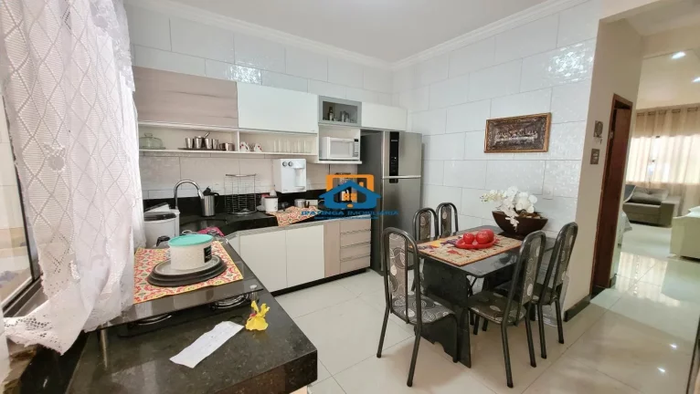 Imagem Já imaginou em morar em um imóvel lindo, casa duplex, espaçosa, acabamento diferenciado, em uma excelente localização no bairro Residencial Bethânia.