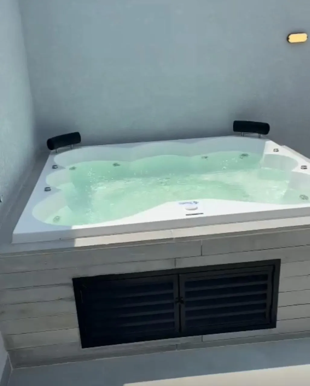 Imagem Casa nova, térrea , fachada moderna com Spa e 3 suítes no Condomínio Campos do Conde