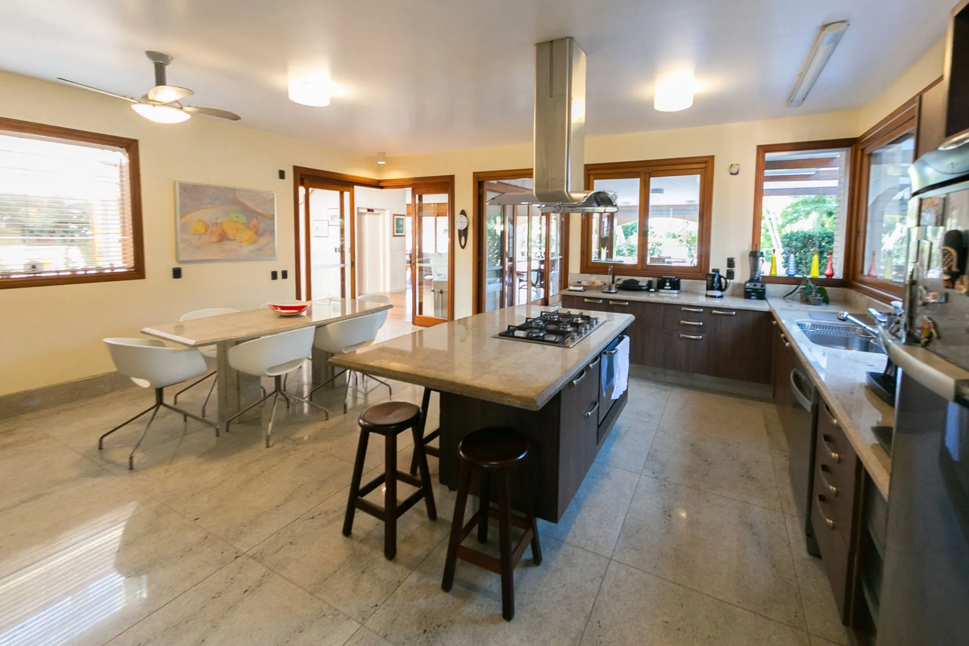Imagem Casa para Locação Anual em Jurerê Internacional com vista para Praia