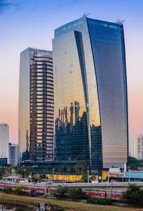 Imagem Conjunto Comercial de Alto Padrão para Locação na Chácara Santo Antônio, São Paulo-SP: 4 Banheiros, 4 Vagas, 163,15 m² de Área.
