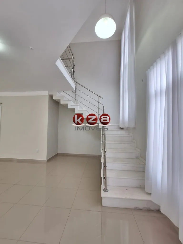 Imagem Casa em condomínio exclusivo em Valinhos-SP, 3 quartos, 3 suítes, 2 salas, 4 banheiros, 245,98 m² de área.