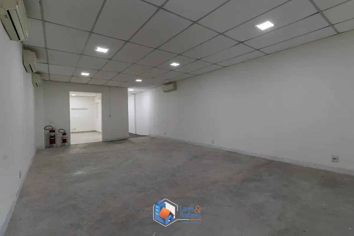 Imagem Casa comercial para venda em Água Branca, 300m²