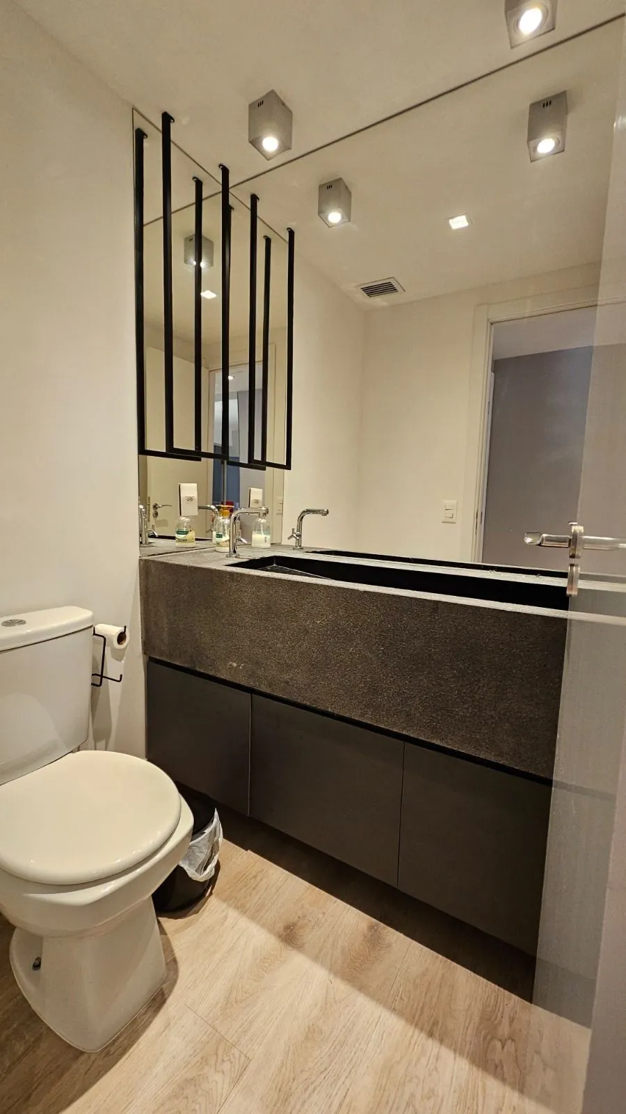 Imagem APARTAMENTO 3 DOMIRTÓRIOS - 3 SUITES - 2 VAGAS - MENINO DEUS - PORTO ALEGRE - RS