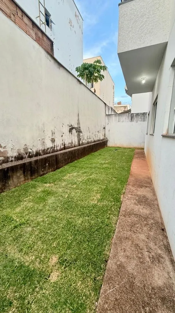 Imagem Apartamento com 3 dormitórios à venda, 72 m² por R$ 250.000,00 - Ipanema - Patos de Minas/MG