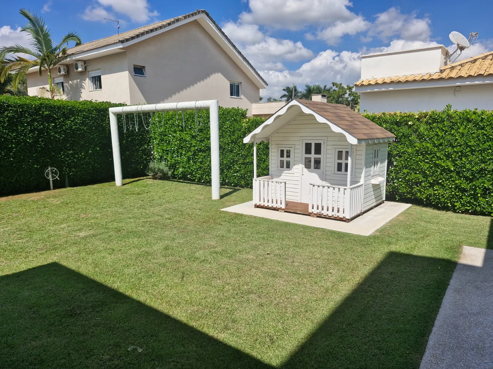 Imagem Casa de alto padrão para locação no Lago Azul Golf Club, Araçoiaba da Serra, com 4 suítes, piscina aquecida e 465 m²