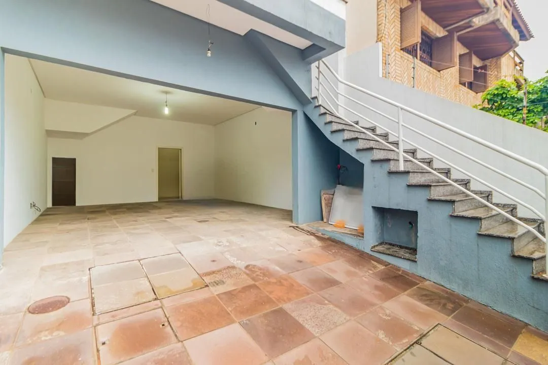 Imagem Casa com 3 dormitórios, suíte, lavabo e amplo pátio.
