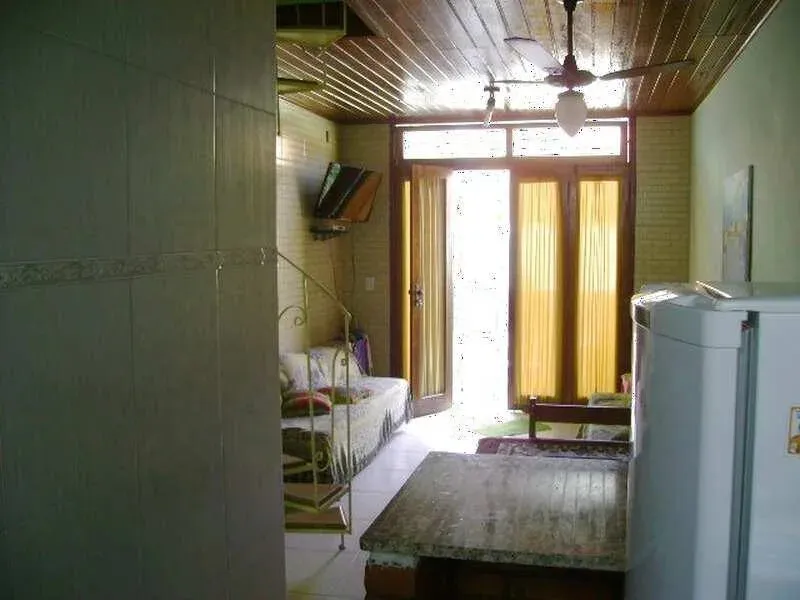 Imagem Casa em Condomínio para Venda em Cabo Frio / RJ no bairro Peró