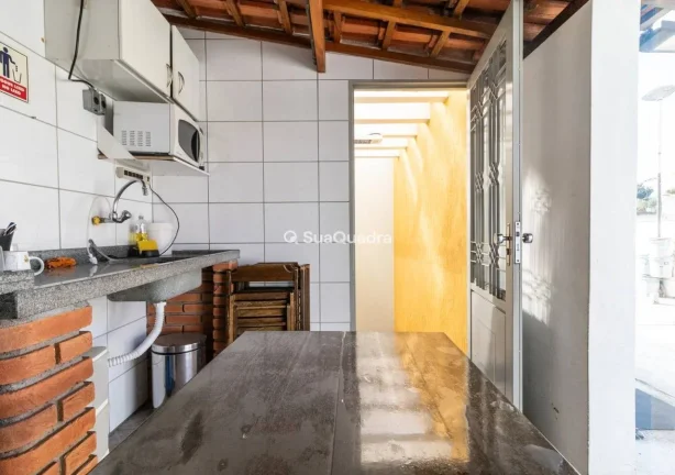 Imagem Galpão Comercial mais 4 Salas e Imóvel nos Fundos - Localização Estratégica