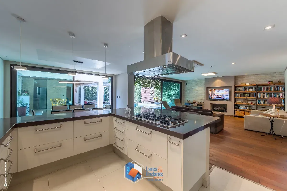 Imagem Casa para venda em Santo Amaro com 6 quartos, sendo 4 suítes, 420m²