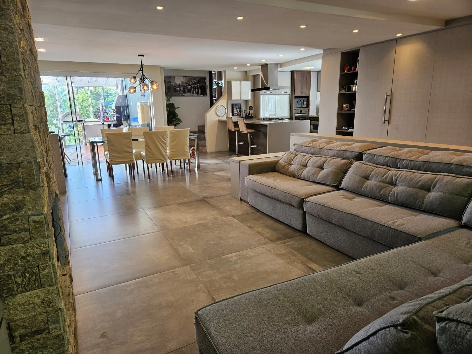 Imagem Casa em Condomínio, 03 dormitórios 04 Vagas, 229m² na Tristeza, Porto Alegre, RS!!
