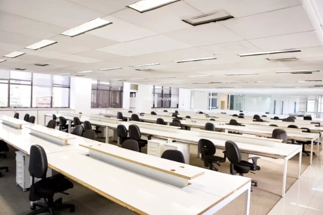 Imagem Andar comercial com 888m² na Av. das Nações Unidas.