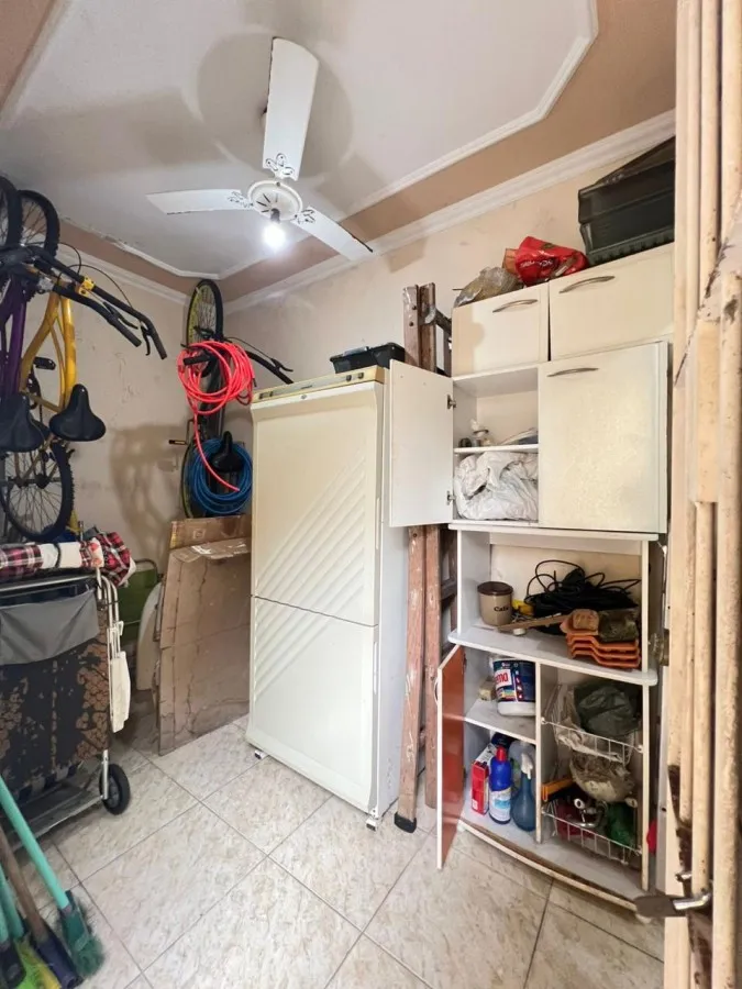 Imagem Casa para Venda em Praia Grande, Caiçara, 2 dormitórios, 1 suíte, 1 banheiro, 2 vagas