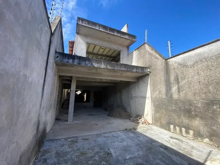 Foto do imóvel Casa com 3 Quartos à Venda, 300 m² em Rua Policarpo Quaresma, 826 - Cidade dos Funcionários, Fortaleza - CE