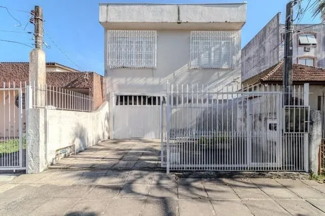 Imagem Casa com 04 quartos no Bairro : Partenon em Porto Alegre/RS