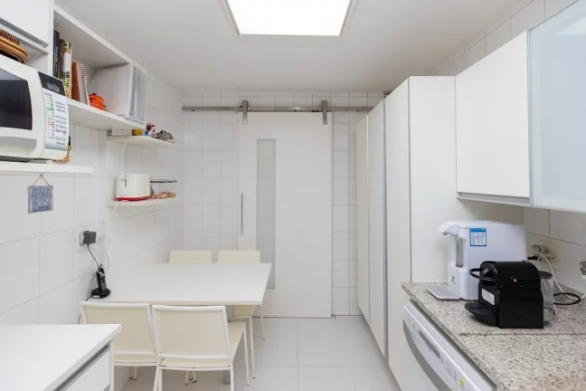 Imagem Apartamento à venda em São Paulo, Vila Nova Conceição, com 3 quartos, 161m2