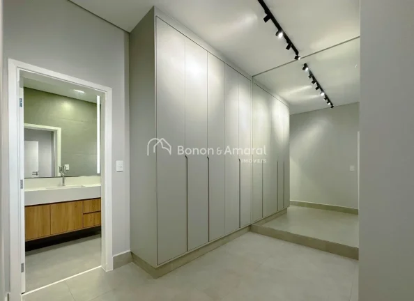 Imagem Casa térrea nova à venda com 3 quartos sendo 3 suítes, todas com armários planejados, ar condici...