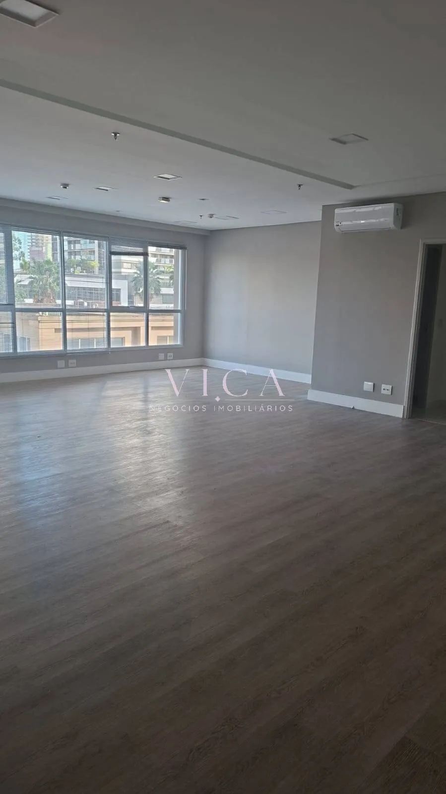 Imagem Sala 111m² 2 vagas 3 banheiros - aluguel por R$ 7.000,00 - Alphaville/SP