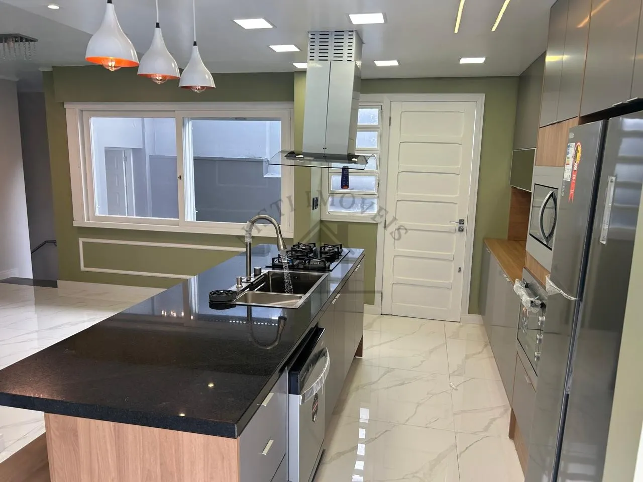 Imagem CASA 3 DORMITÓRIOS - GARAGEM 4 CARROS - JARDIM LINDÓIA - PORTO ALEGRE/RS