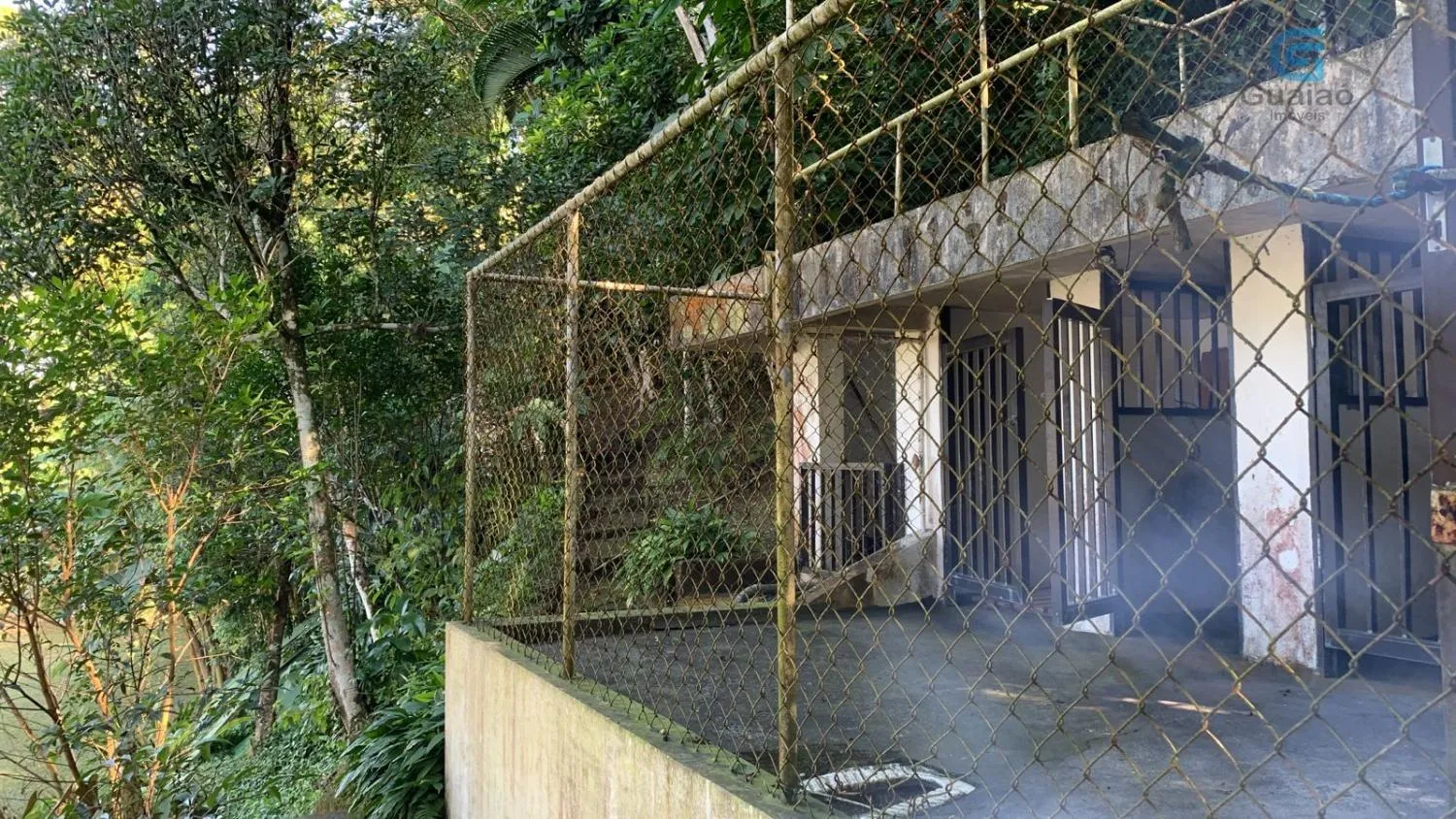 Imagem Vendo amplo terreno, Morro Santa Terezinha, Santos