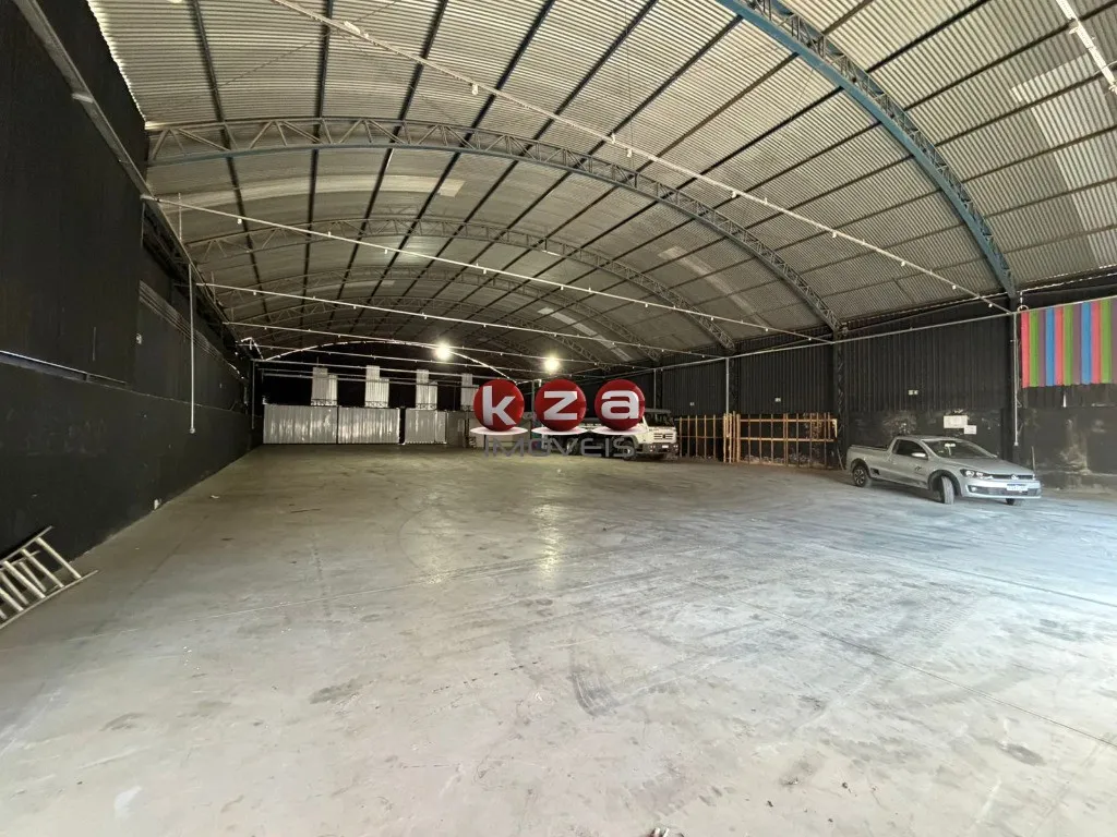 Imagem Galpão Comercial para Locação em Vinhedo-SP, Bairro Jardim Alves Nogueira: 2 Salas, 3 Banheiros, 5 Vagas de Garagem, 850m².
