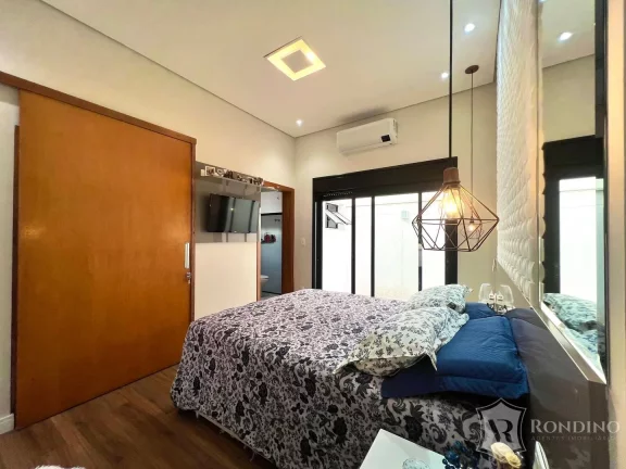 Imagem Casa t?(C)rrea em condomínio com piscina, vista permanente e 03 suítes.