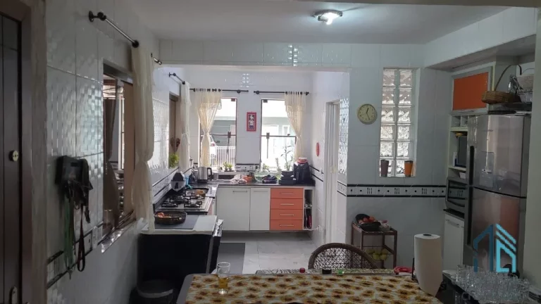Imagem (PERMUTA) Sobrado em condomínio 03 quartos c/suíte, 03 vagas no Santa Cândida em Curitiba PR