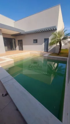 Imagem Casa de luxo em condomínio Jardim Itália, Cuiabá-MT: 4 quartos, 4 suítes, 1 sala, 5 banheiros, 6 vagas de garagem, 300m². Venha conferir!