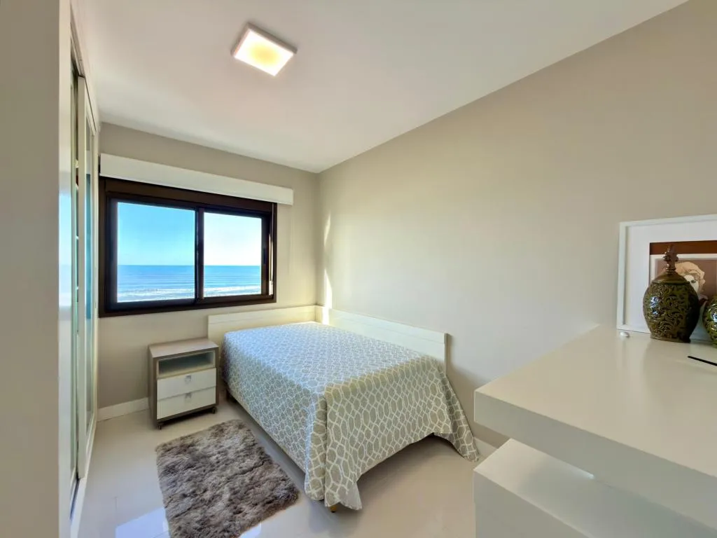Imagem Apartamento 4Dormitórios dependência - Bairro Navegantes