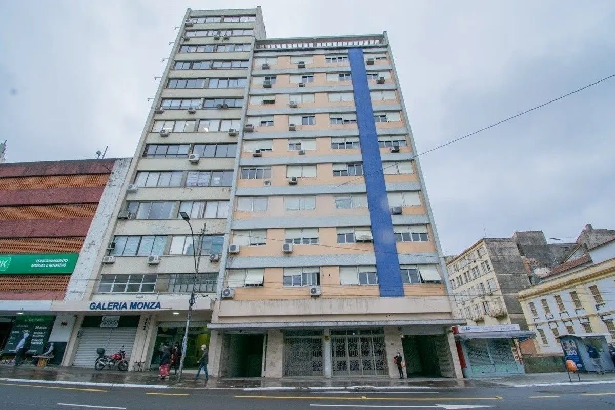 Imagem Apartamento de 1 quarto à venda no Edifício Britânia na Avenida Independência em Porto Alegre - 45,24 m² Privativos e Portaria 24h